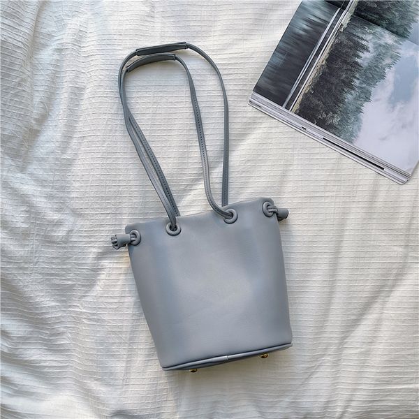 

designer bag shoulder bucket bags with leather texture and sewing 24cm