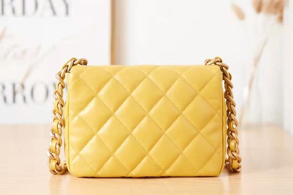 

2022 new fashion street is very personalized leather bag yellow, Red;black