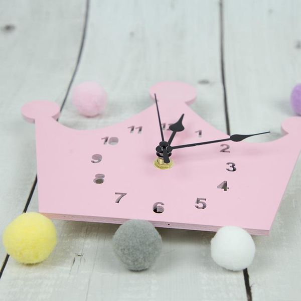 Orologi da parete Nordic Wooden Swan Crown Cloud Clock Decorazioni per la camera dei bambini Figurine mute in legno Oggetti di scena Po Nursery DecorWallWall