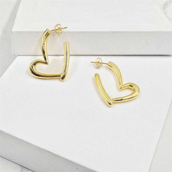

2021 new designer classic love hoop earrings fashion style studs design stamp stainless steel gold plated stud earrings for women party, Golden;silver