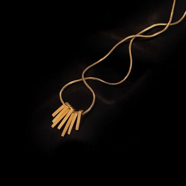 

titanium steel pendant necklace fan-shaped clavicle chain choker, Silver