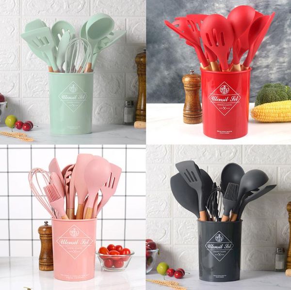 Set di utensili da cucina in silicone 12 pezzi Cottura con manici in legno Supporto per pentole antiaderenti Cucchiaio da minestra Mestolo scanalato Frusta Pinze Pennello Pasta Server SN4744