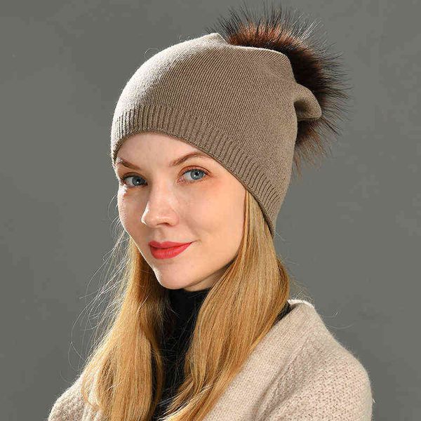 Großhandel Echt Waschbären Pelz Pom Gestrickte Hut Frauen Hüte Kaschmir Winter Hut Weibliche Mädchen Baumwolle Skullies Wolle Beanie Hut J220722