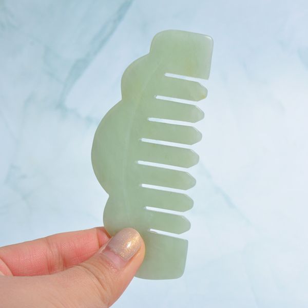 Testa viso Gua Sha Strumento Assistenza sanitaria Giada verde Guasha Pettine Pietra naturale Pettine per capelli Massaggiatore per tutto il corpo Rilassante Testa Massaggio del cuoio capelluto