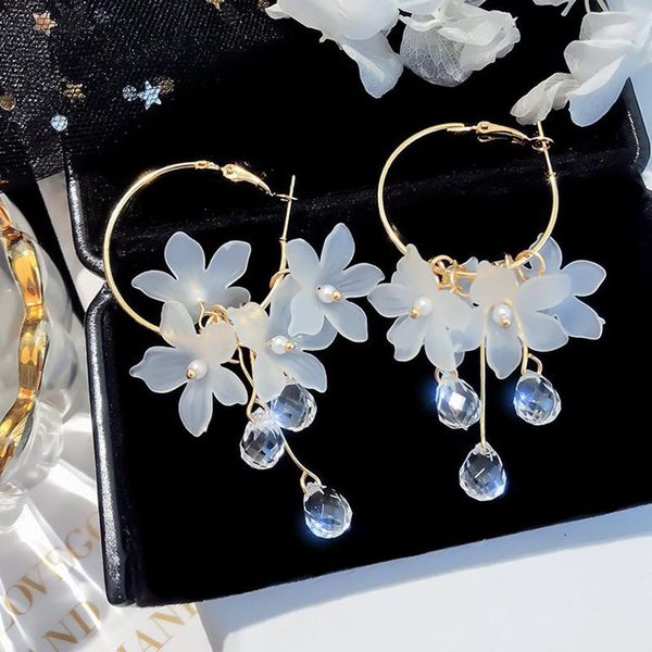 Dangle Kronleuchter koreanisches Modeharz weiße Blumenropfen Ohrringe für Frauen elegante Böhmen süße florale Hänge oorbellen GiftDangle