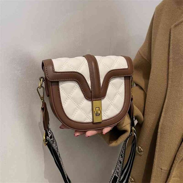 

2022 factory wholesale new lingge embroidered single shoulder messenger bag autumn and winter fashion contrast color lock high sense saddle
