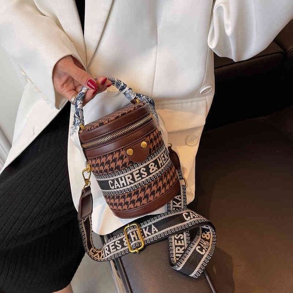 

50% off factory store online version fashion portable cosmetic bag thousand bird lattice single shoulder bucket bag