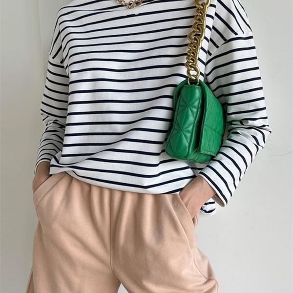 

wotwoy loose long sleeve striped tee shirt women spring o-neck casual cotton t-shirt female basic korean harajuku goth 220414, White