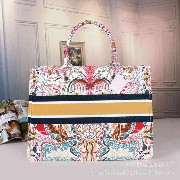 

2022 new designer handbags printed tote hand embroidered