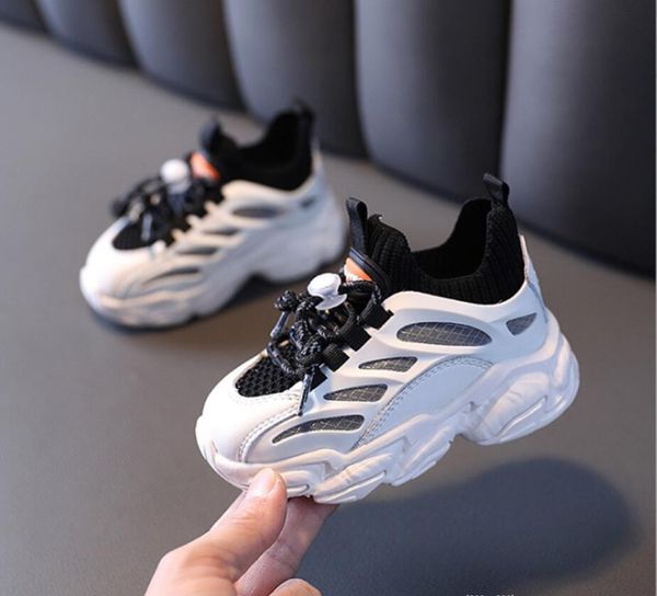 

2021 new beautiful girl's led light korean version of chinese children's board shoes wholesale leisure princess d11, Black;red