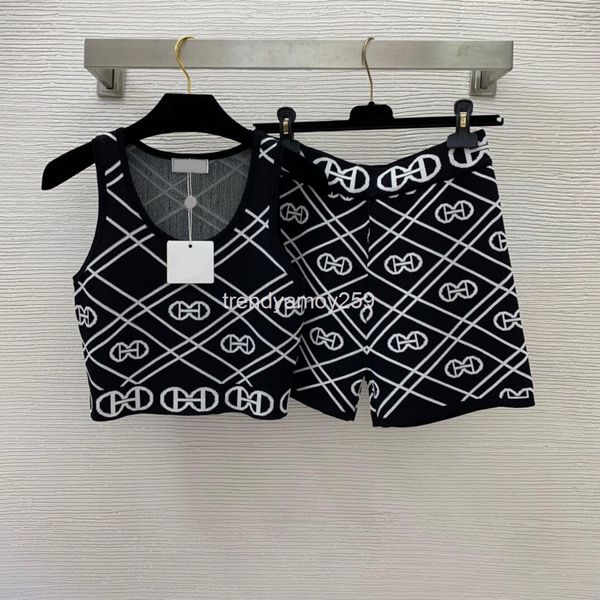 

women's two piece pants knitted rhombic contrast pig nose button pattern vest with elastic hip lifting shorts two-piece suit, White