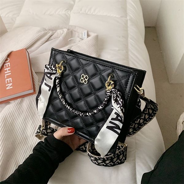 

factory online sales bag 2022 new korean hand spu women's fashion one shoulder messenger small square bag