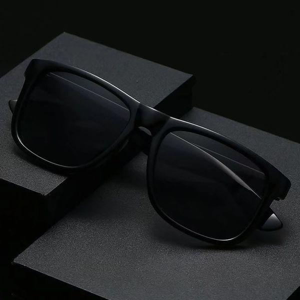 Moda Donna Uomo Occhiali da sole Design retrò Gardient Driving Shades Protezione UV Occhiali da sole con montatura nera opaca per unisex con custodie B297T