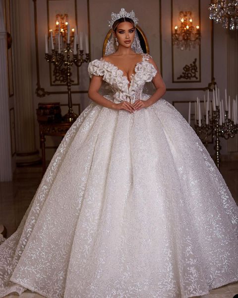 Abito da ballo principessa Abiti da sposa Senza maniche Scollo a V Spalle scoperte Fiore 3D Paillettes Appliques Perline Pizzo Ruffles Lunghezza pavimento Abiti da sposa Plus Size robes de soiree