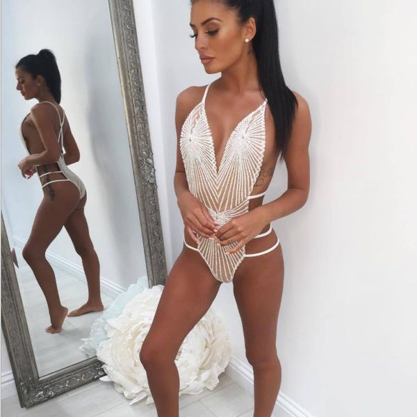 Женские штаны с двумя частями Bkld 2022 Summer Women Women Bodysuit Sexy без рукавов V-образной обработки Bankage Hollow Out Sequined Clubwear Dompers Jumpusui