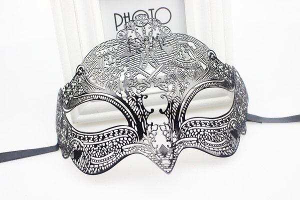 

wholesale-(10 pieces/lot) 2015 new masquerade supplies metal black color half face bird head mask