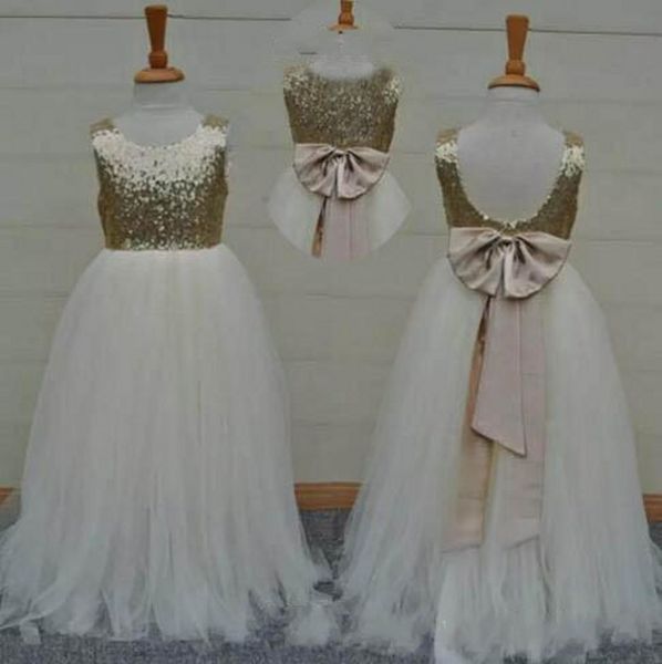 2020 Partido novo de alta qualidade Flor Meninas Vestidos Sparkly ouro lantejoulas Longos casamento formal Vestidos sem mangas Open Back Bow Sash 426