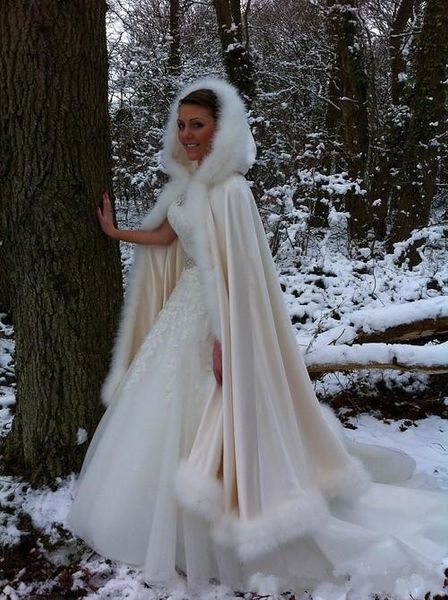 

2019 winter bridal wraps cape faux fur wedding cloaks hooded perfect for winter wedding bridal cloaks plus size, White