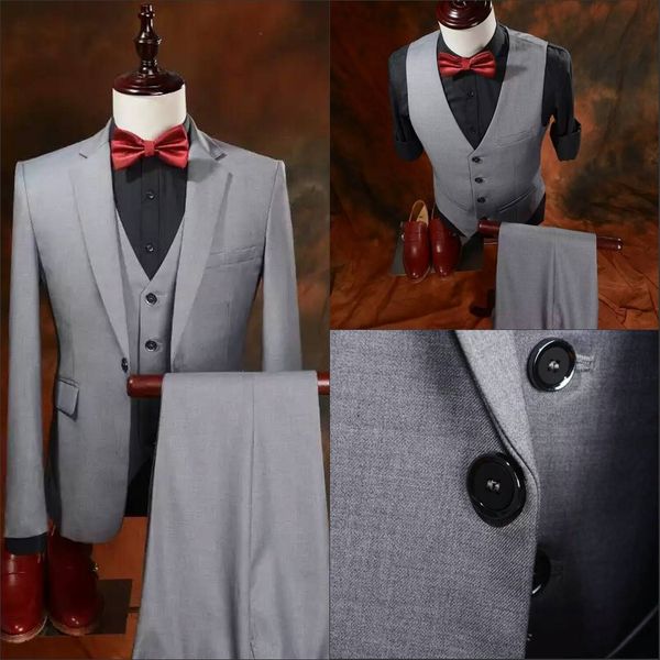 Smoking da sposo con foto reali Groomsmen con un bottone Grigio chiaro Abito da uomo migliore / Sposo / Matrimonio / Ballo di fine anno / Abiti da cena (giacca + pantaloni + gilet) LM45