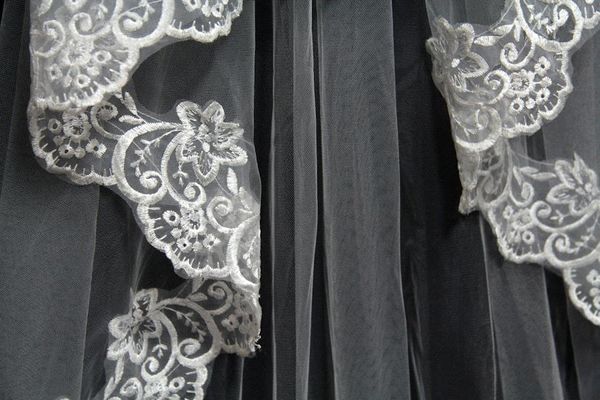 Vintage-Hochzeitsschleier in Weiß und Elfenbein, einlagig, mit Spitze, Kapellenlänge, romantischer Brautschleier mit Kamm, günstig, versandfertig CPA091295c
