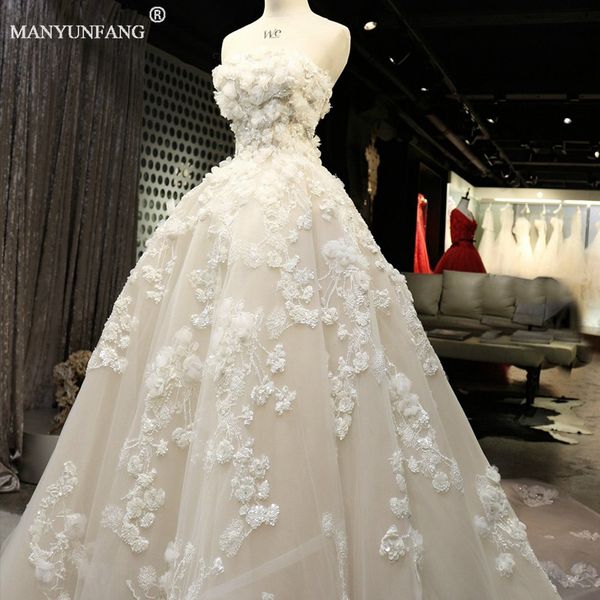 

2020 new empire wedding dresses strapless sleeveless sweep train 3d hand made flowers bridal gowns with lace tulle appliqued wedding gowns, White
