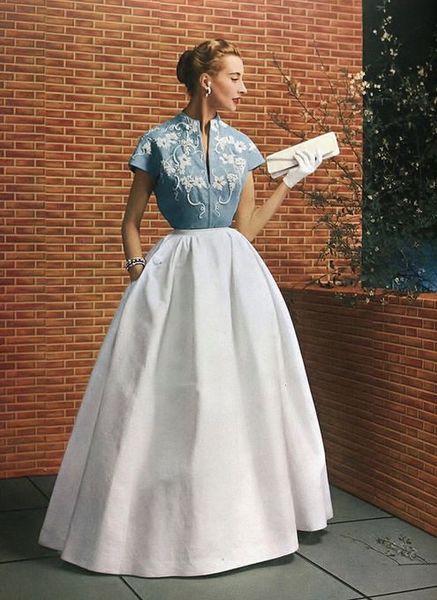 Elegância do vintage 1953 dois tom vestido de noite vestido longo formal azul branco saia cheia de moda estilo foto modelo de impressão revista sati