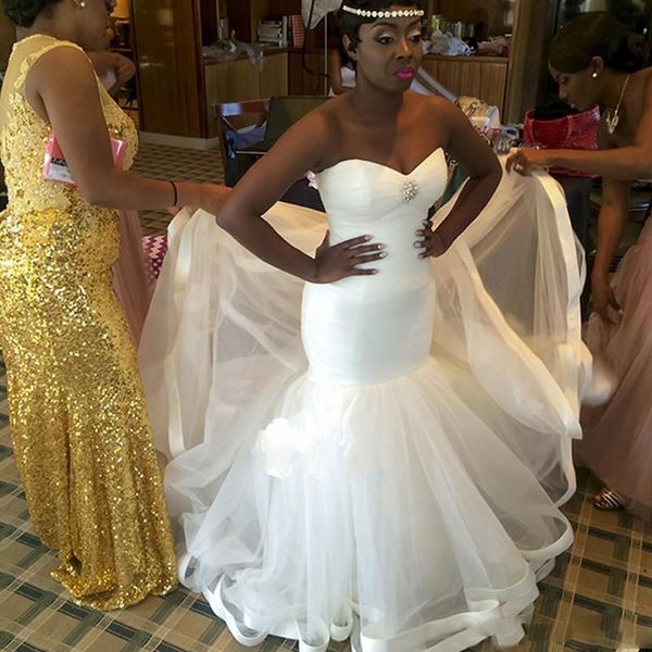 Sexy Meerjungfrau trägerlose Brautkleider südafrikanische Schatzrüschen Tüll Sweep Zug Brautkleider einfache maßgeschneiderte Hochzeit Vestidos