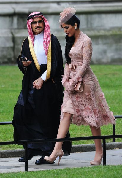 Vestidos De Noiva Lange Ärmel Spitze Schärpen Ballkleider Formelle V-Ausschnitt Arabische islamische muslimische Frauen Kleid A-Linie Spitze Partykleider BA1077
