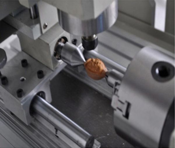 Automatische hausgemachte 3D-800-W-Spindelmotor-Kugelumlaufspindel 4 Drehachsen 3020 CNC-Holzschnitzmaschine