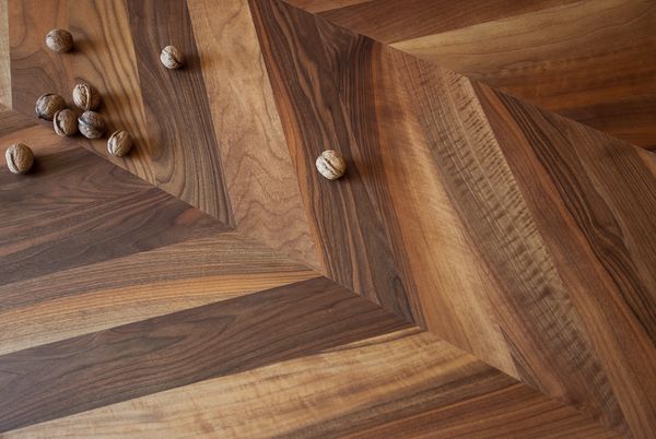 Holzboden Abgeschrägter Bodenkampf Bodenbelag Birnbaum Sapeli-Holzboden Holzwachs-Holzboden Russland-Eichenholzboden Wings Wood Flooring