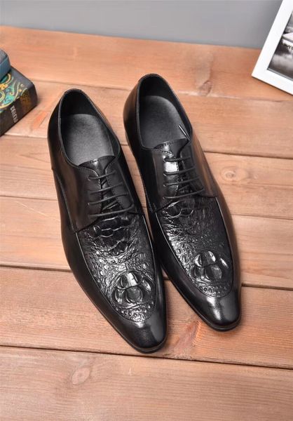 

fashion 2018 italian men shoes genuine leather mens dress shoes sales carved designer wedding male oxford shoes men flats, Black