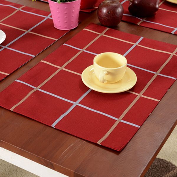 

Red Plaid Christmas Table Cloth Placemats European Party Art Decor Cloth Mats Pads Wedding Table Ornaments SD733