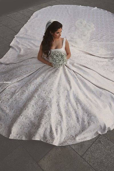 

выполненная на заказ кружева аппликация бретельках бальное платье свадебные платья собор поезд роскошные длинные свадебные платья нет рукав, White