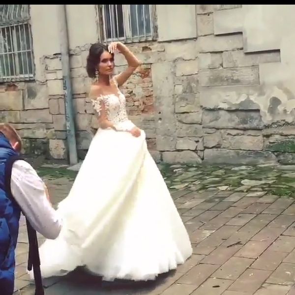 

2019 New Arrival Illusion Jewel Appliqued Beaded Low V Back Long Sleeve Summer Vestidos Wedding Dresses Vestido De Novia Custom Made