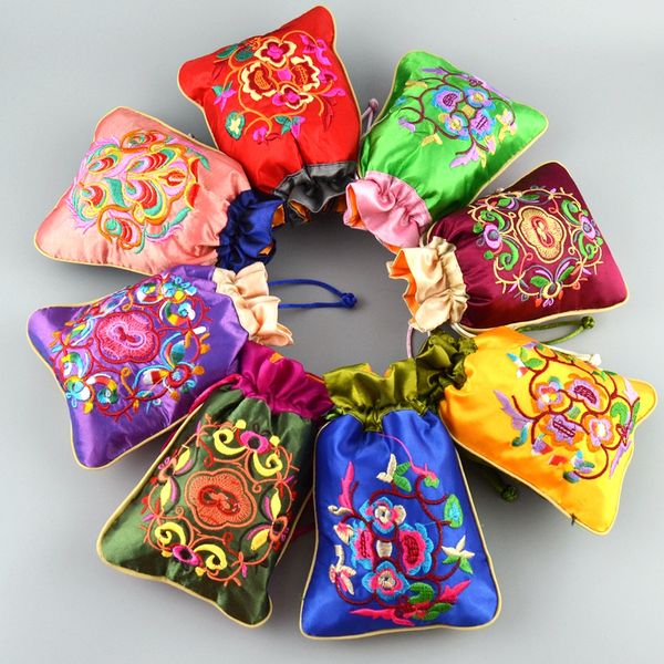 Piccolo sacchetto di gioielli artigianali ricamati patchwork sacchetti regalo in tessuto di raso in stile cinese con coulisse bustina di tè di caramelle natalizie decorative