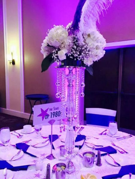 Centrotavola per matrimoni con supporto per fiori a candelabro di alta qualità per la decorazione della tavola di nozze