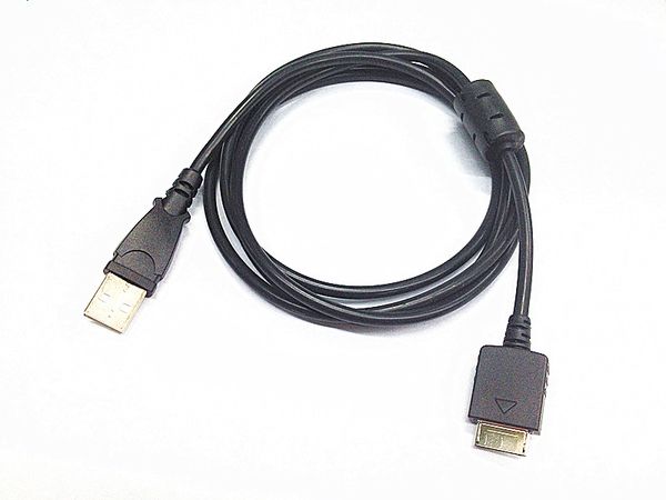 Este cabo conecta seu MP3/MP4 player a um computador compatível com USB ou a um hub USB para transferência de dados.