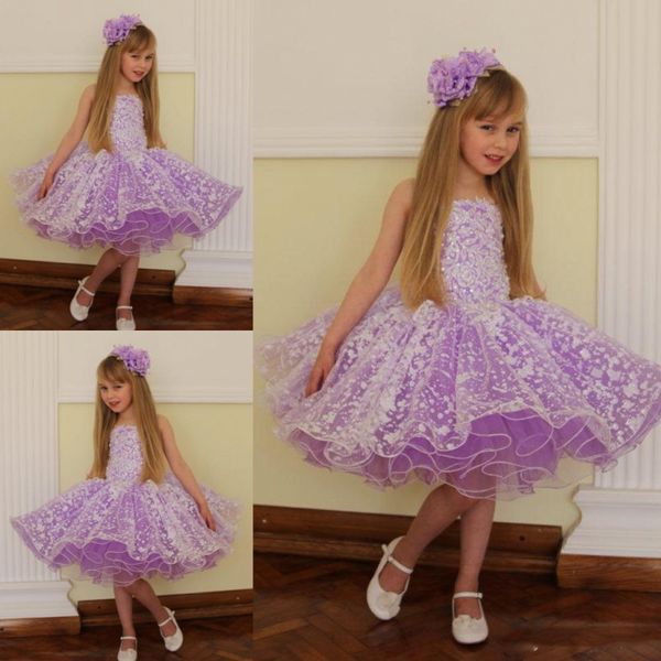 Abiti da spettacolo per ragazze in organza gonfia viola chiaro 2017 Applique in pizzo Lunghezza al ginocchio Increspature Abiti da ragazza di fiori a file Abiti da festa per bambini