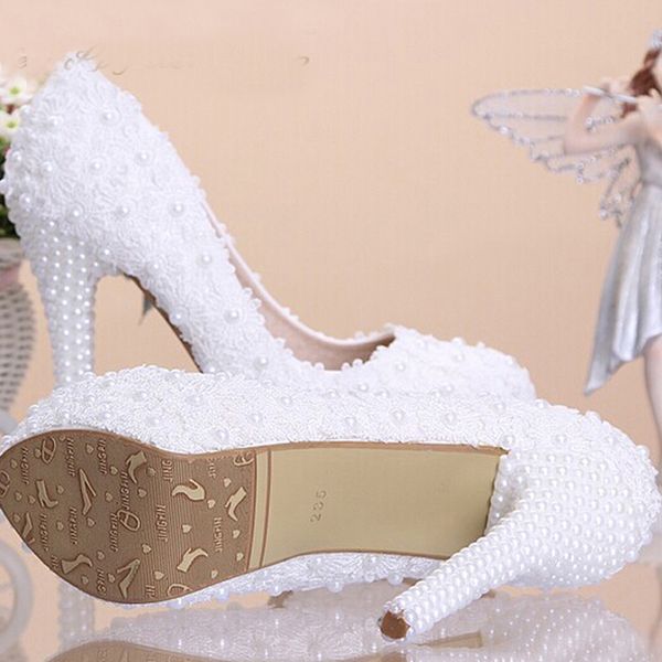 Scarpe da sposa bianche Scarpe da sposa con tacco da 4 pollici Scarpe da sposa con fiori in pizzo Scarpe da damigella d'onore abbinate all'abito da sposa Tacchi alti da sposa249l