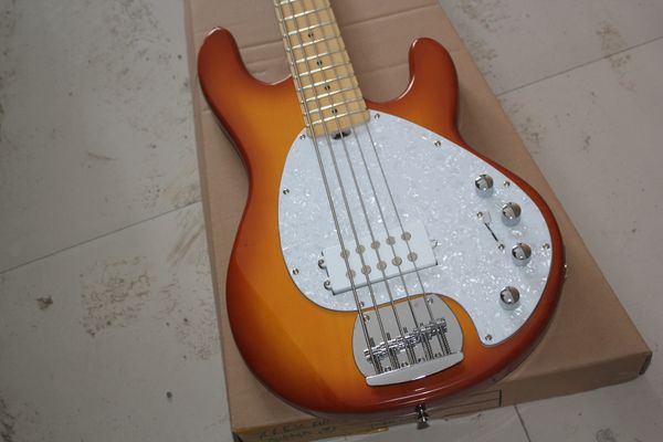 Music Man Basso a 5 corde Ernie Ball StingRay Sunburst Chitarra elettrica Manico in acero Battipenna bianco Hardware cromato Batteria da 9 V Pickup attivi