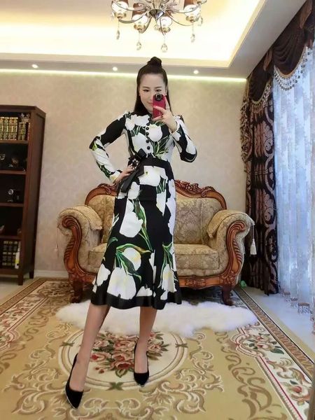 

Women late t world fa hion grace noble dre e kirt long leeve cry tal diamond button printed flowervery good cloth