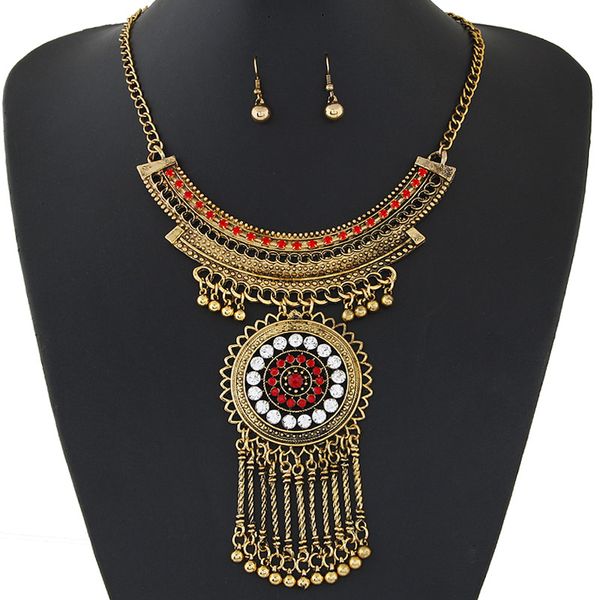 

Brincos e Colar benaccessories