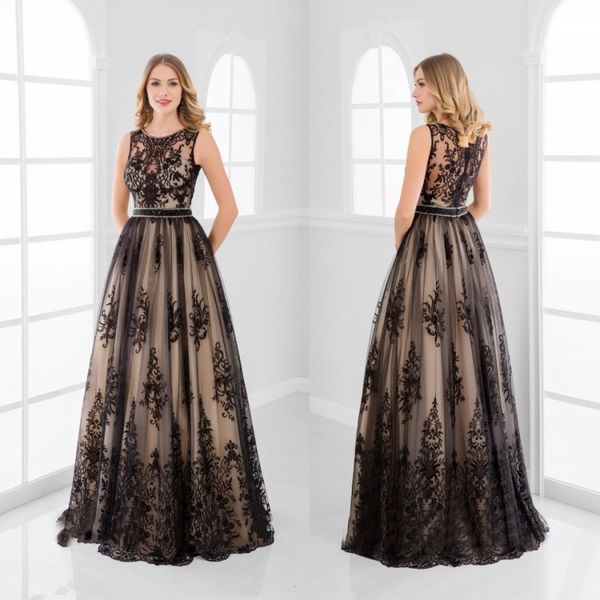 Elegante schwarze Spitze mit Applikationen für die Brautmutter, langes, ärmelloses, bodenlanges Hochzeitsgastkleid, günstiges Kleid für Mutter und Bräutigam in Übergröße