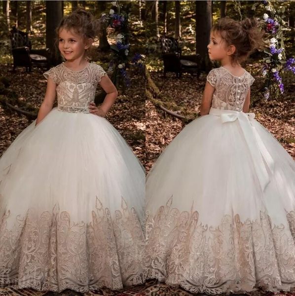 Linda Jóia Pescoço Cap Mangas Little Girl Flower Dresses 2020 Lace Apliques Botões Voltar vestido de Baile Organza Meninas Pageant Desgaste Para Adolescentes