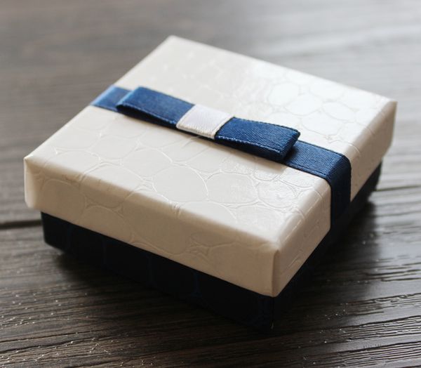 

[simple seven]festival blue&white jewelry box/crocodile pattern ring box /pendant display/earring box/packaging box with bowknot, Black;white