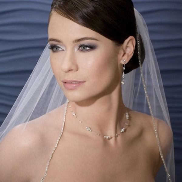 Nova alta qualidade Melhor venda elegante Luxo incrível sexy romântico cotovelo frisado véu com pente pedaços de cabeça nupcial para vestidos de noiva