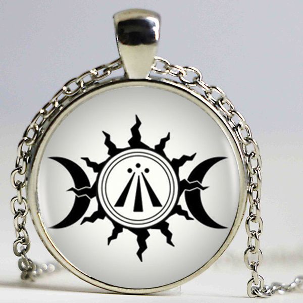 PENDENTIF SCULPT/É AVEC UN AWEN