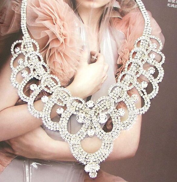 Un set Corona di diademi nuziali Cristalli di perline brillanti di alta qualità Corona nuziale Set di collane da sposa Corona di accessori per capelli con fascia