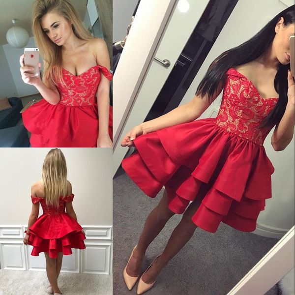 Rote dreischichtige Abiballkleider, schöne schulterfreie Spitzensatin, kurze Ballkleider 2017, modisches Mini-Partykleid, modisches Abschlusskleid