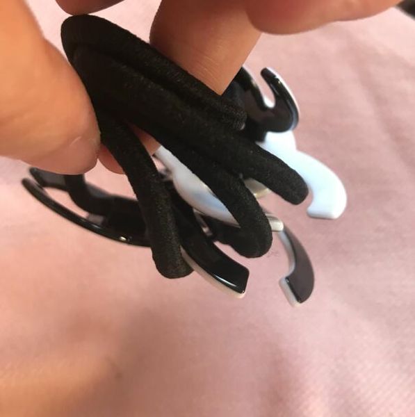 

4pc cla ic white and black logo pattern acce orie for lady collection hair tie item acrylic hair rope vip party gift